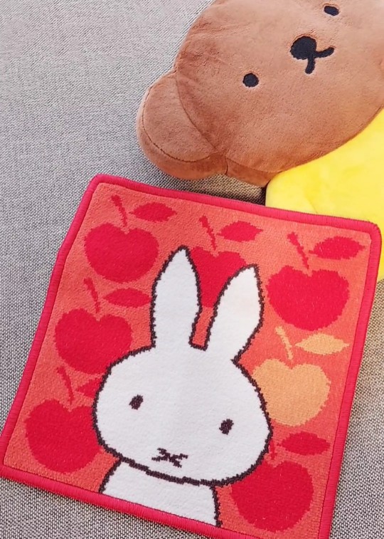 ミッフィーzakkaフェスタ　シェニール織ハンカチ