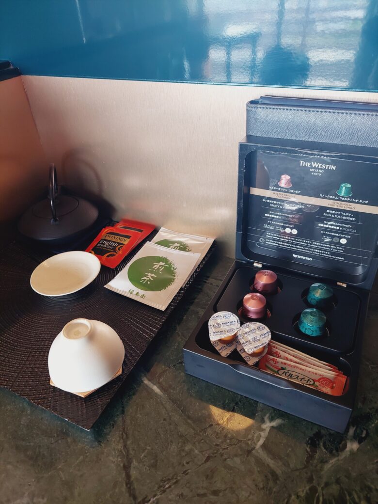 ウェスティン都ホテル京都　ジュニアスイート　カフェコーナー
